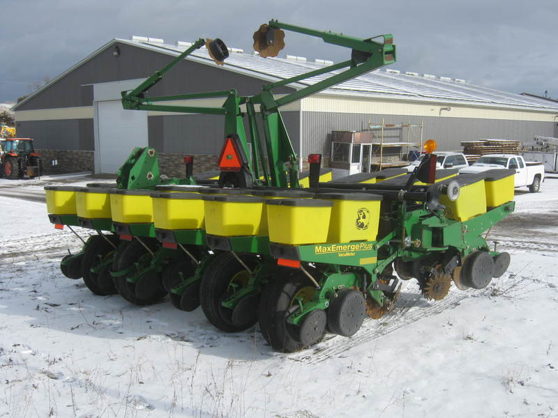 Planting Equipment  John Deere 1760 Planter   Photo